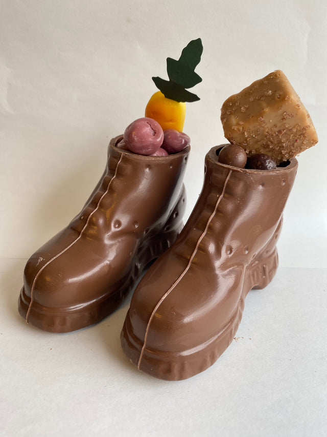 paar chocolade kinderschoenen
