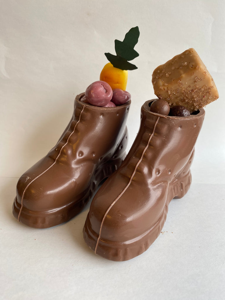 paar chocolade kinderschoenen