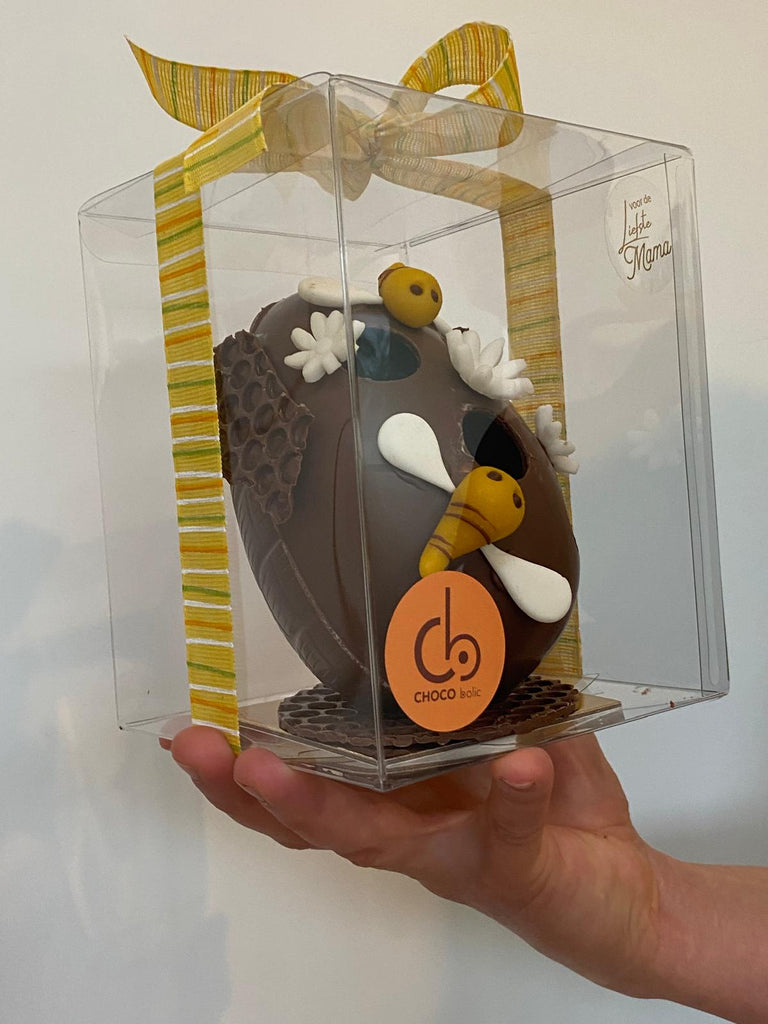 Chocolade voor 'bij'zondere moeders Bijenkorfjes gevuld met 200g honing pralines.